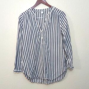 SLIGHTLY USED OLD NAVY LONG SLEEVE BUTTON SHIRT VERTICAL STRIPES SIZE XS
